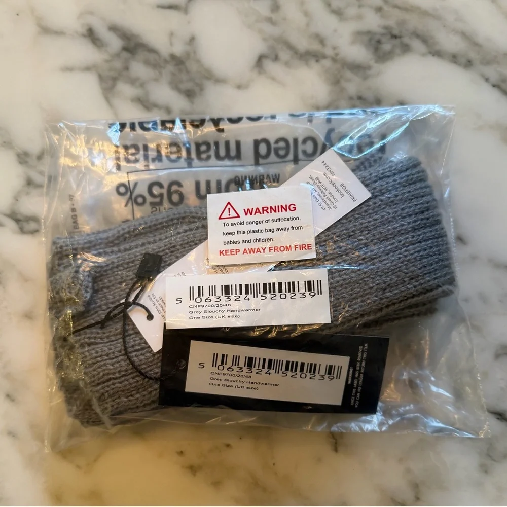 NWT PRETTYLITTLETHING Grey Ribbed Slouchy Handwarmers